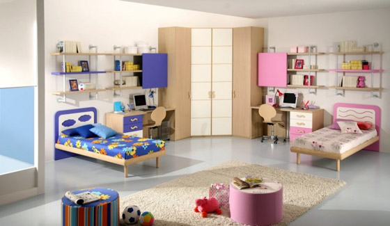 Розділити на зони кімнату для двох дітей можна без перегородок, одними лише колірними акцентами