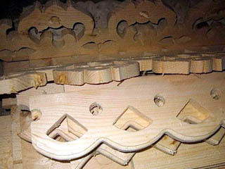 Деталі дерев'яних наличників з фігурною фаскою - калёвкой